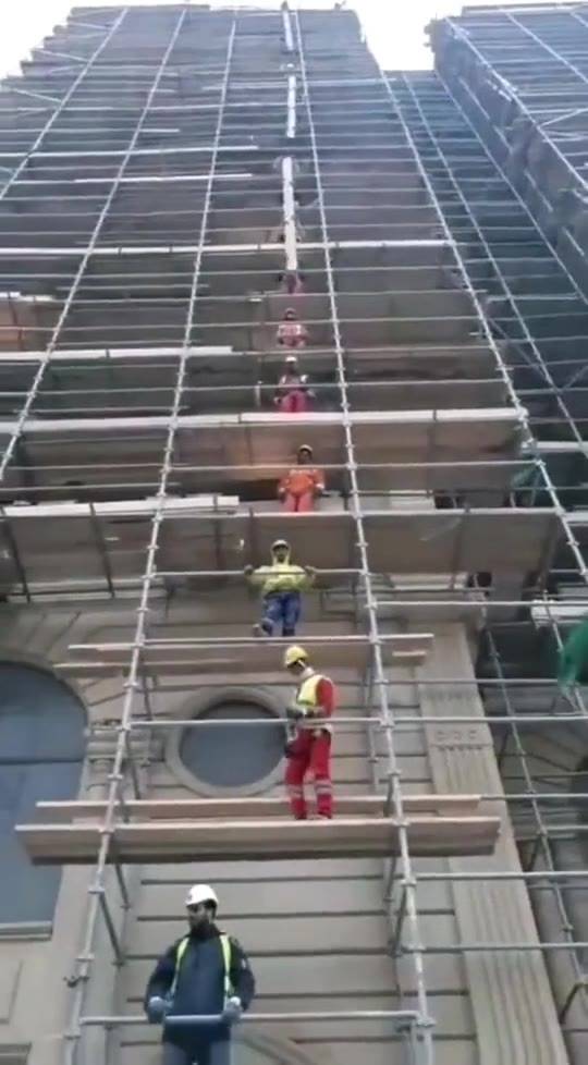 新奇至極 哪個國家竟如此運送建筑材料？